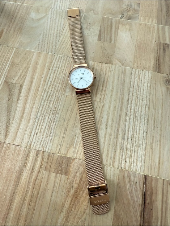 Skagen Denmark ladies rose gold tone watch NEW BATTERY